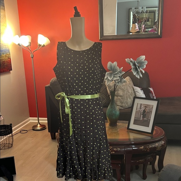 Sandra Darren Brown dress with Light Green Satin belt - Picture 1 of 7